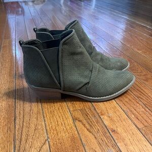 Report Olive Green Women’s Ankle Booties 9
